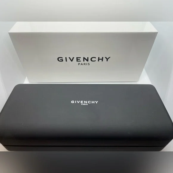 Givenchy accessories shop